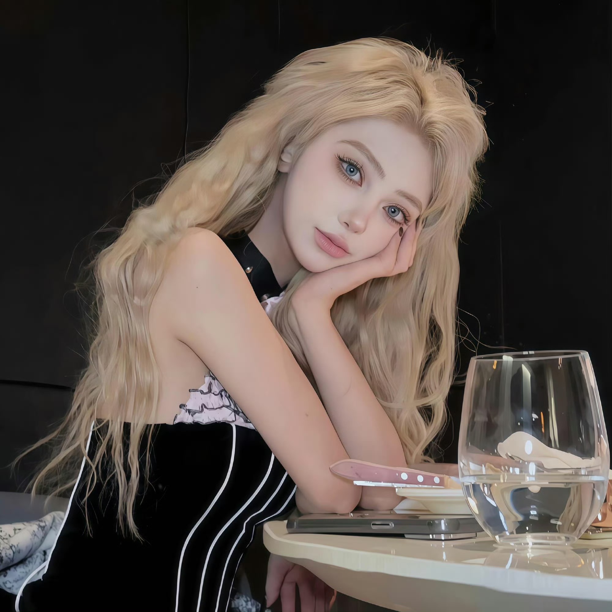 内江伴游女生晨露的资料