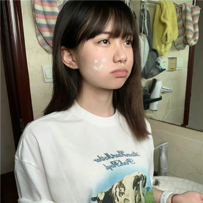 内江伴游女生邝易云