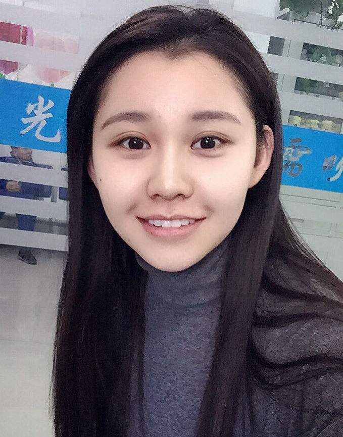 我前段时间比网上应聘了兼职模特的简单介绍